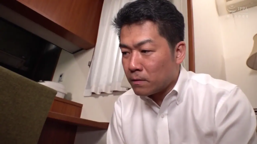 室内 · 性交 · 胸部 · 微笑 · 客厅 · 粉色背心 · 坐位 · 纸巾