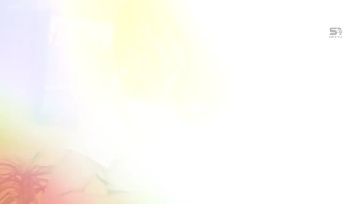 室内 · 胸部 · 站立 · 展示 · 巨乳 · 微笑 · 紧身毛衣 · 背带