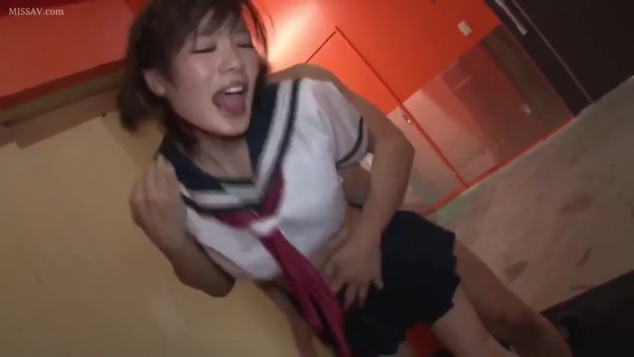 室内 · 性交 · 面部 · 陶醉 · 水手服 · 高清 · 从后面