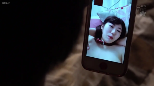 脸部特写 · 卧室 · 裸体 · 躺卧 · 视频通话