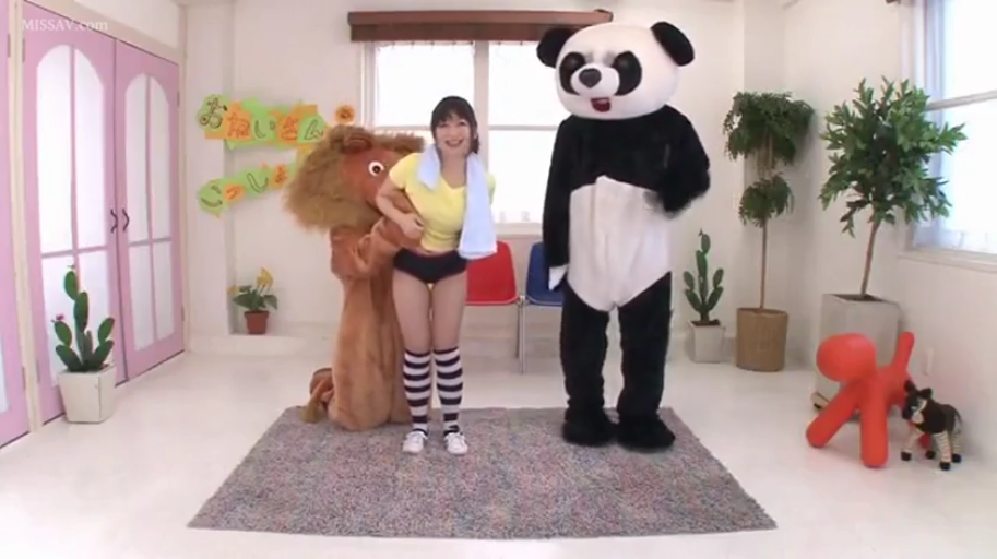 展示 · 盆栽 · 微笑 · 客厅 · 居家 · 内裤 · 阴部 · 开腿