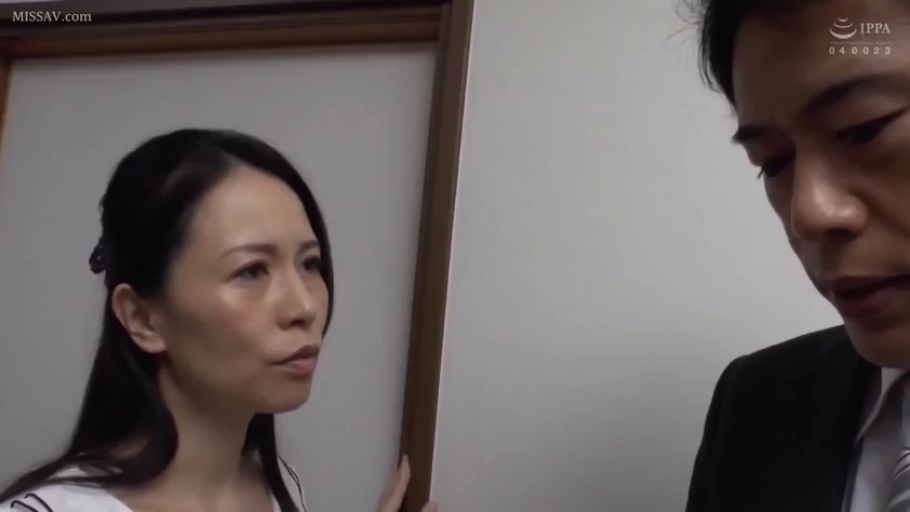 室内 · 严肃 · 站立 · 面部特写 · 职业装 · 对视 · 剧情向