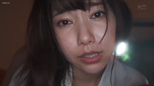 室内 · 委屈 · 脸部特写 · 白色衬衫 · 注视 · 前倾 · 日本AV