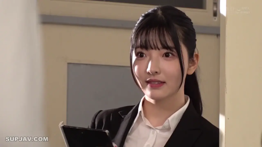 室内 · 站立 · 微笑 · 半身 · 职业装 · 注视 · OL · 手账本