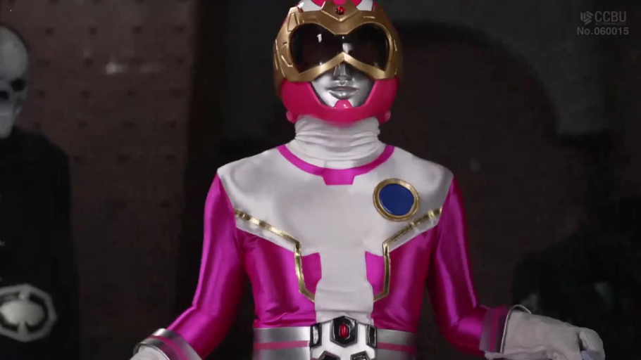 室内 · 遮挡 · 站立 · 展示 · 头盔 · 上半身 · 紧身衣 · 特摄