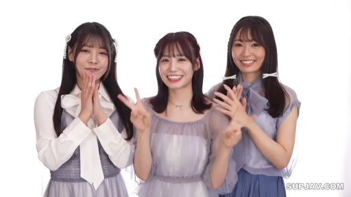 バイバイ · 浅色连衣裙 · 笑容 · 摄影棚 · 水印 · 合影 · 多人半身