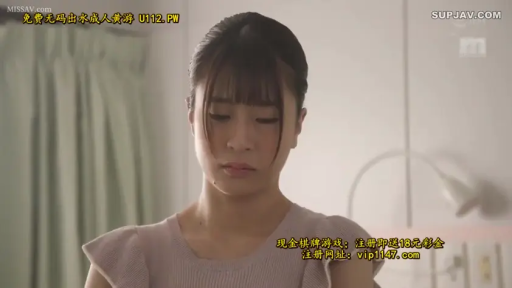 室内 · 沮丧 · 面部特写 · 窗帘 · 静止 · 人像摄影 · 低头垂目 · 紫色褶边上衣