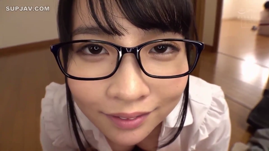 室内 · 脸部特写 · 白色衬衫