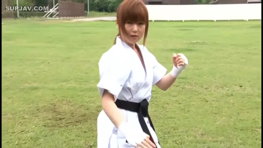 严肃 · 全身 · 站姿 · 摆拍 · 草地 · 空手道服 · 黑带 · 武术