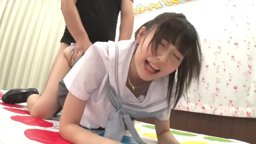 校服 · 性行为 · 中景 · 呻吟 · 室内房间 · 黑发 · 跪爬位 · 扭扭乐地垫