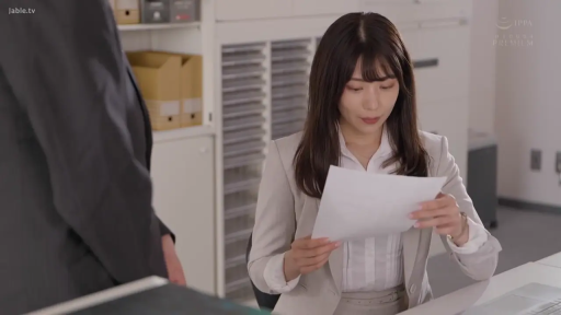 Sitting Posture · 专注 · 办公室 · Half-body · Business attire · OL · Office supplies · 阅读文件