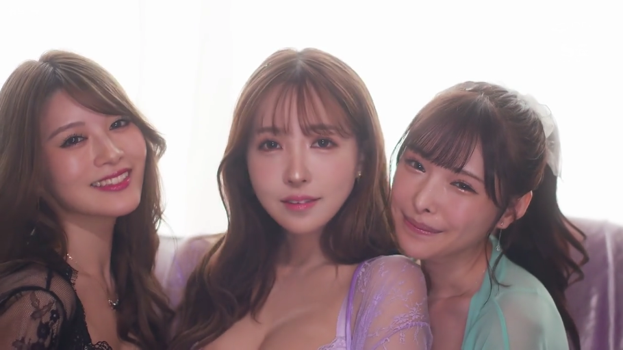 Indoor · Lace lingerie · staged photo · Smile · 上半身 · 三人 · 相互依偎