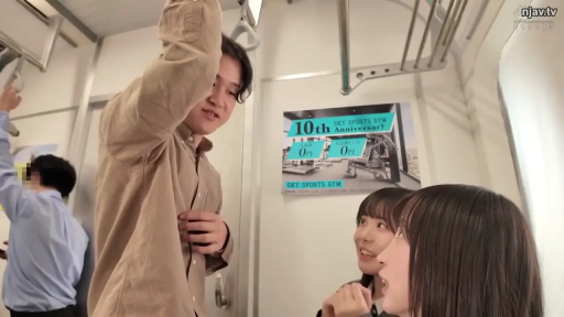 Conversation · Stand · Smile · 面部特写 · Train carriage · 痴汉题材 · 休闲衬衫 · 吊环扶手