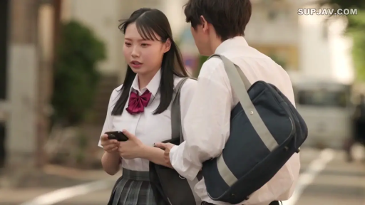 交谈 · 站立 · 中景 · 自然 · 手机 · JK制服 · 户外 · 日本