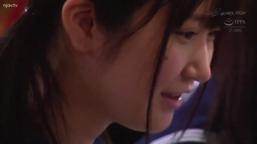 室内 · 側面 · 集中 · 顔部のクローズアップ · 観察 · 深色上衣 · 虚化背景