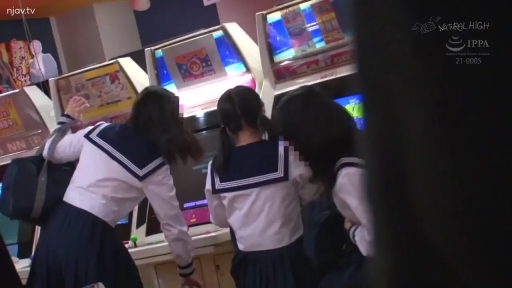 水手服 · 游戏厅