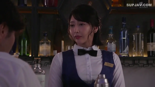 Stand · 自然 · Half-body · Wine bottle · Eye contact · 酒吧 · 调酒师制服