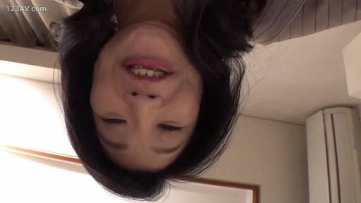 室内 · 顔 · 条纹衫