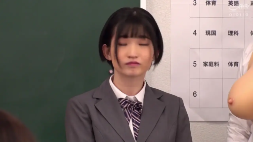 教室 · 面部特写 · 正面站立 · 西装校服