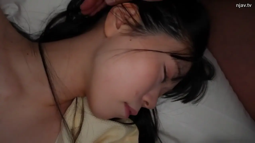 脸部 · 全裸 · 枕头 · 床上 · 长发 · 躺姿 · 恬静 · 入睡