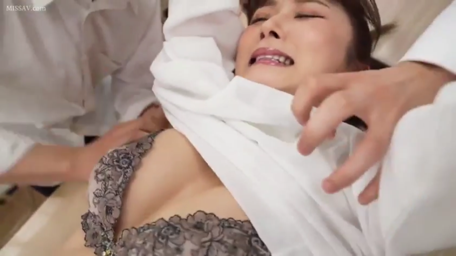 室内 · 胸部 · 揉乳 · 白衬衫 · 苦痛 · 仰向け姿勢 · 凌辱