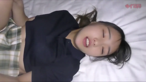 室内 · 销魂 · 仰卧 · 面部特写 · JK制服 · 呻吟