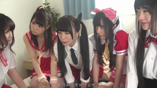 俯身 · 卧室 · 制服 · 多人 · 好奇 · 围观 · 头饰 · 群像