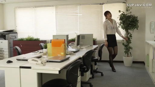 办公室 · 全景 · 行走 · OL職業裝 · 办公桌椅 · 职场环境 · 站立背影