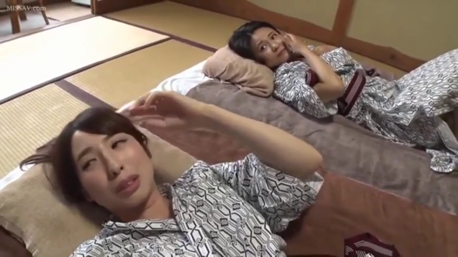 臉部特寫 · 和室 · 迷離 · 榻榻米 · 互动 · 浴衣 · 躺卧 · 日本成人