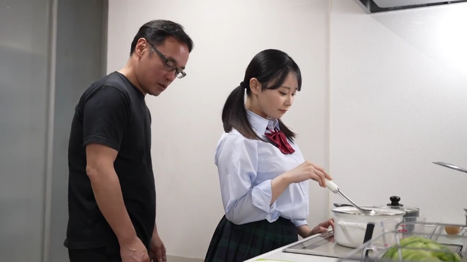 全裸 · 陶醉 · 半身特写 · 跪爬姿势 · 动态模糊 · 正在性交 · 室内暗光环境