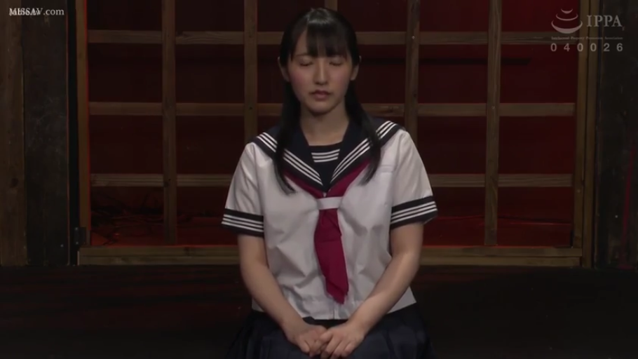 室内 · 坐姿 · 闭眼 · 静坐 · 半身 · 水手服 · 亚洲