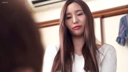 室内 · 站立 · 面部特写 · 长发 · 白色毛衣 · 俯视 · 冷艳