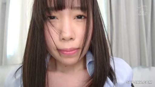 室内 · 坐姿 · 脸部特写 · 闭眼 · 衬衫 · 窗帘 · 长发 · 平和