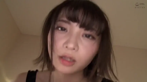 室内 · 脸部特写 · 黑色吊带