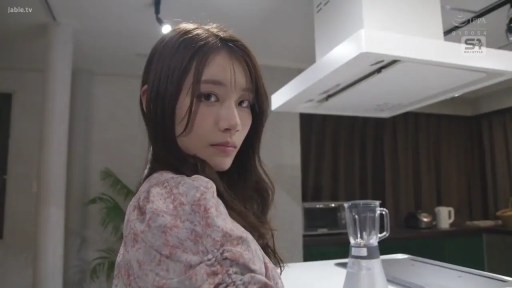 中景 · 回眸 · 厨房 · 碎花上衣