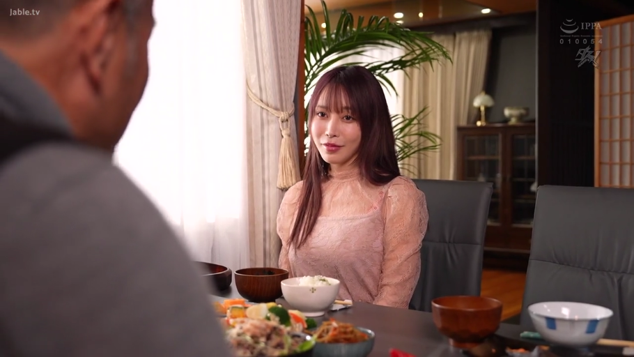 坐姿 · 卧室 · 装饰画 · 裸体 · 注视镜头 · 长发 · 温柔 · 全身正面