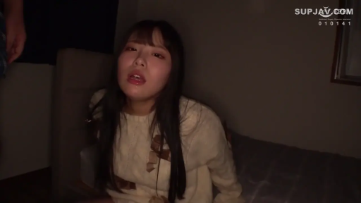 室内 · 坐姿 · 面部特写 · 白色毛衣 · 迷离表情 · 床头 · 黑长直发 · 喘息动作