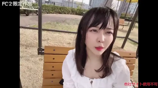 室内 · 坐姿 · 交谈 · 面部 · 黑色西装 · 盆栽 · 微笑 · OL