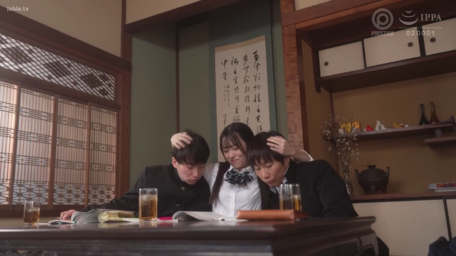 座り姿勢 · 和室 · 中景 · 制服