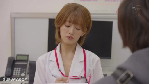 坐姿 · 白大褂 · 半身 · 认真 · 短发 · 诊室 · 电话 · 问诊