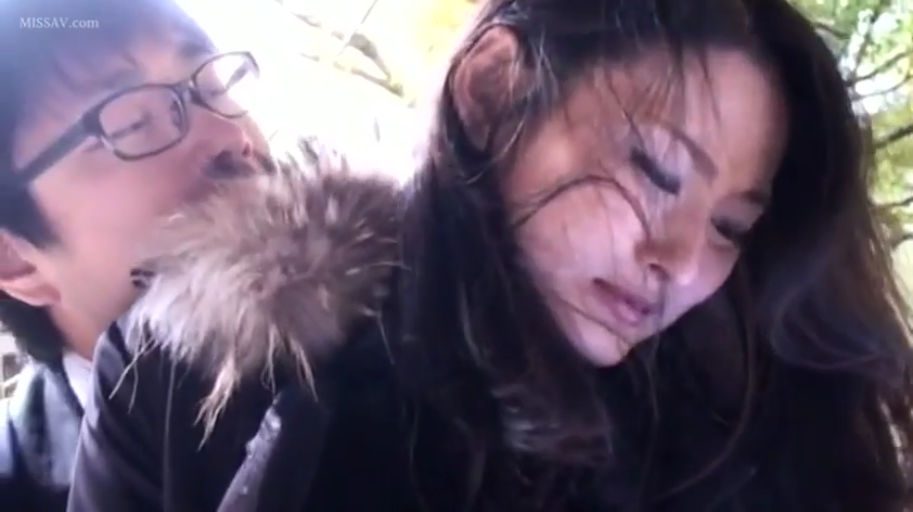 脸部特写 · 户外 · 毛领外套