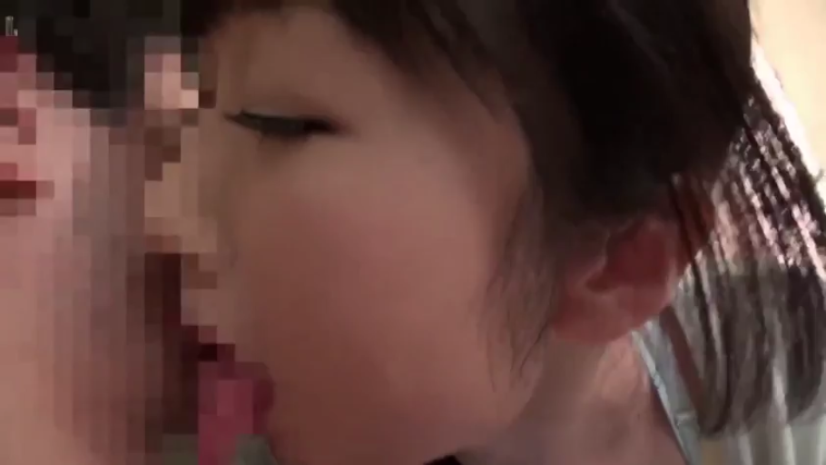 室内 · 坐姿 · 单人 · 全裸 · 盆栽 · 面部特写 · 皱眉