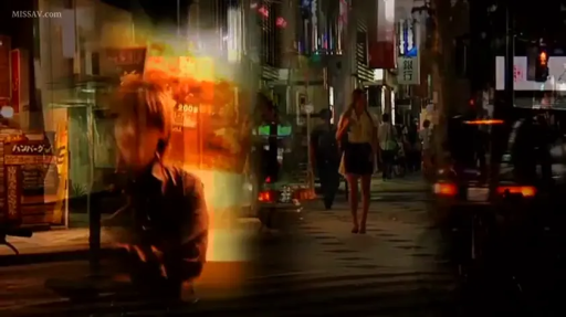 全身 · 黑裙子 · 行走 · 模糊 · 夜景 · 户外街道 · 走动