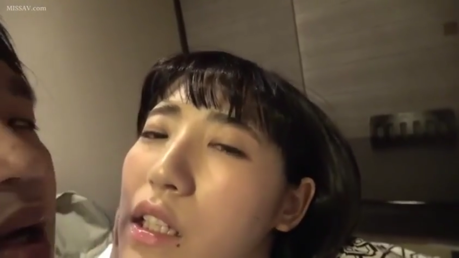 室内 · 脸部 · 迷离 · 接吻 · 躺卧 · AV截图