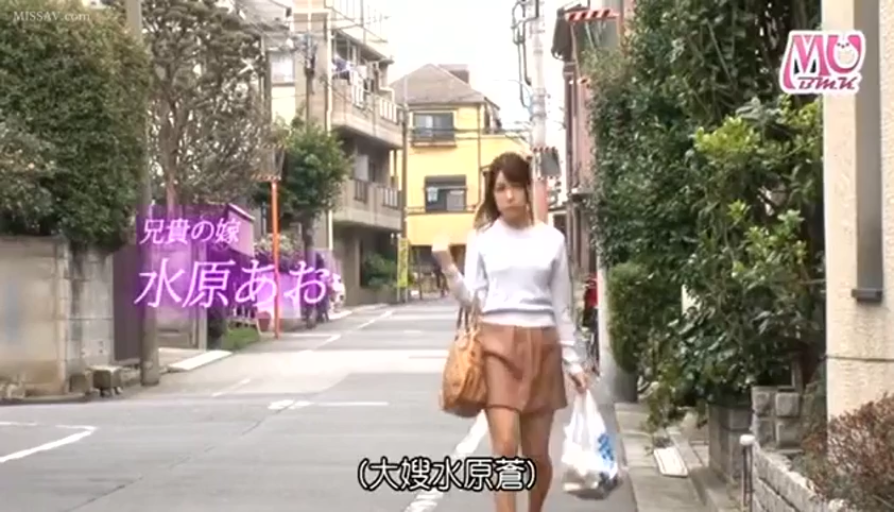 室内 · 低头 · 专注 · 脸部特写 · 全裸 · 口交 · 近距离
