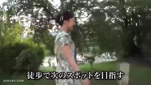 全裸 · 胸部特写 · 性行为 · 陶醉 · 床上 · 床单 · 黑色内衣 · 俯卧姿