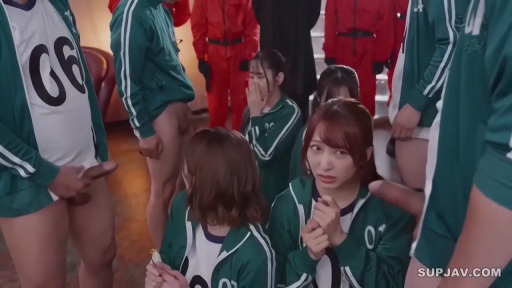 室内 · 跪坐 · 群交 · 惊恐 · 生殖器 · 運動服 · 鱿鱼游戏模仿