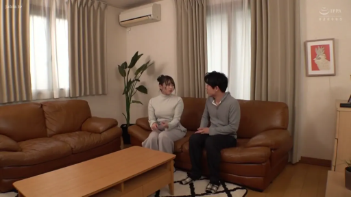 坐姿 · 全身 · 沙发 · 自然 · 客厅 · 剧情 · 交流 · 常服