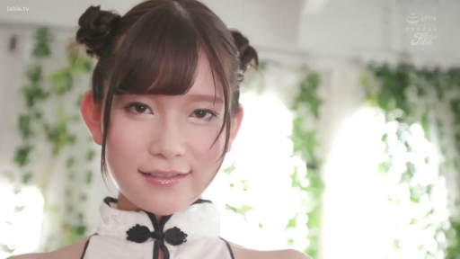 室內 · 微笑 · 面部特寫 · 注視 · 旗袍 · 正对镜头 · 丸子头