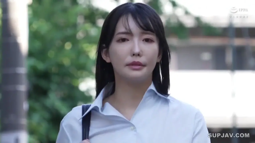 顔部のクローズアップ · 站立 · シャツ · 屋外